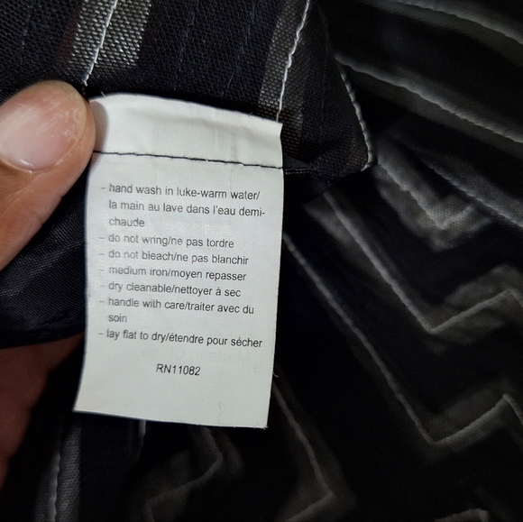 Ika Black & White Geometric Zippered Jacket - Picture 3 of 12